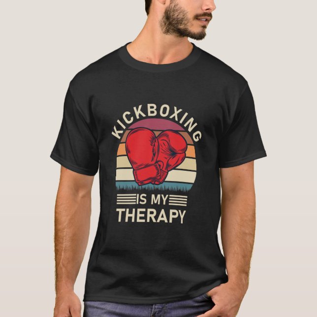 Kickboxing är min terapi - Boxing - Boxer T Shirt (Framsida)