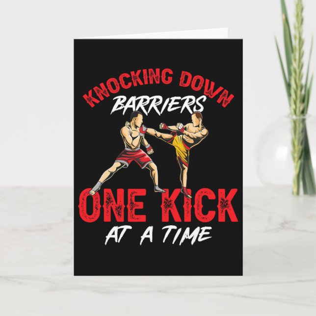 Kickboxning Kickboxare Slår Ner Barriärer En Spark Kort (Framsida)