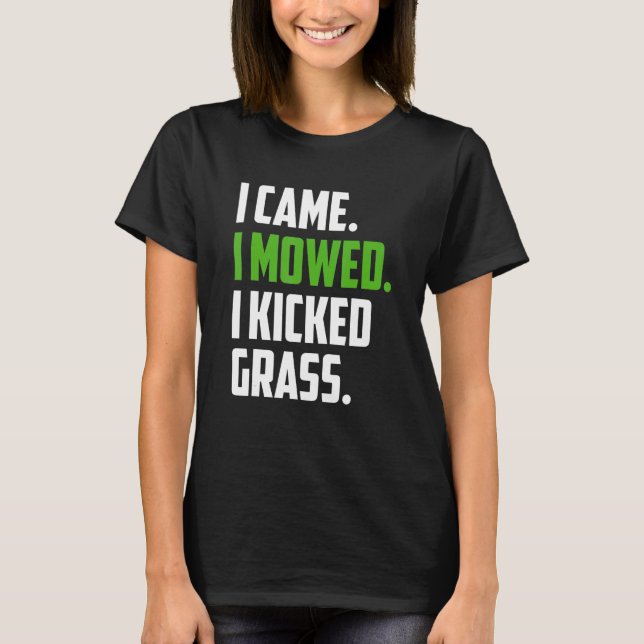 Kicked Grass Gräsmatta Mower Mow Landscapi Gräsmat T Shirt (Framsida)