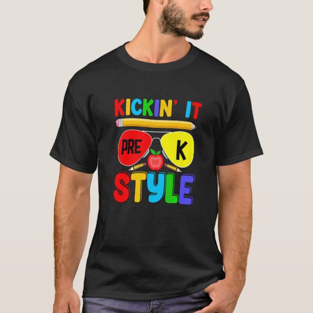 Kickin it Pre K Style Back to School Teacher Kids  T Shirt (Framsida)