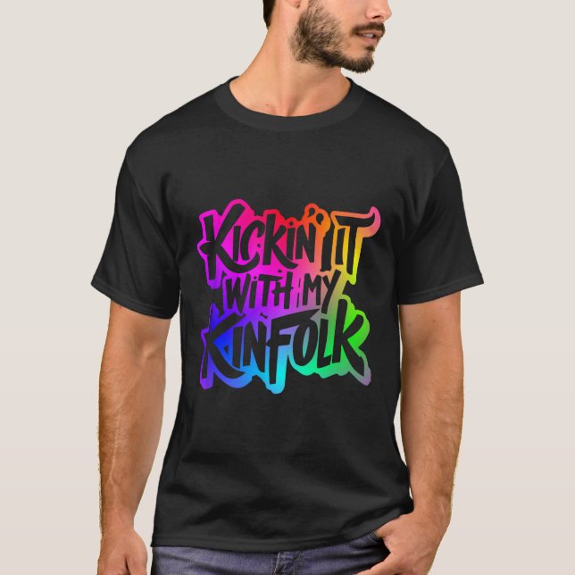 Kickin med min Kinfolk-fantastiska familjeåterföre T Shirt (Framsida)