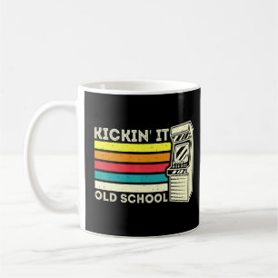 Kickins gamla Retro-spelspelare för 80-talarspel i Kaffemugg