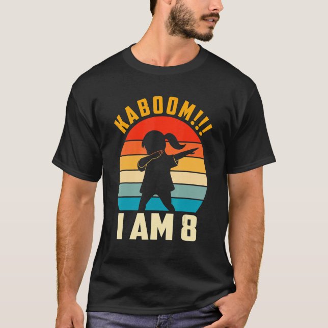Kid Dabbing Birthday 8 ÅRS Ålder Jag är 8 födelsed T Shirt (Framsida)