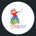 Kids 12:e Birthday Golf Boys Dab Dance Golfing G Runt Klistermärke<br><div class="desc">Kids 12:e Birthday Golf Boys Dab Dance Golfing G</div>