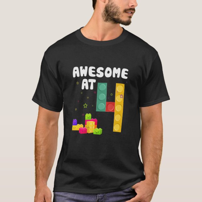 Kids 4e födelsedagen Byggande block Bricks Fantast T Shirt (Framsida)