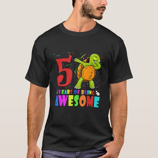 Kids 5:e Födelsedagsfesten Dabbing Turtle - 5 Year T Shirt (Framsida)