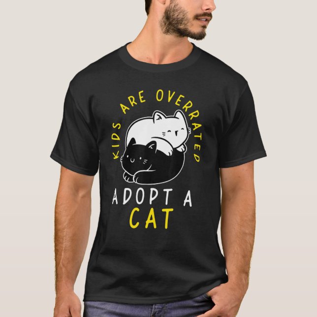 Kids are overrated adopt a Cat  DINK 4 T Shirt (Framsida)