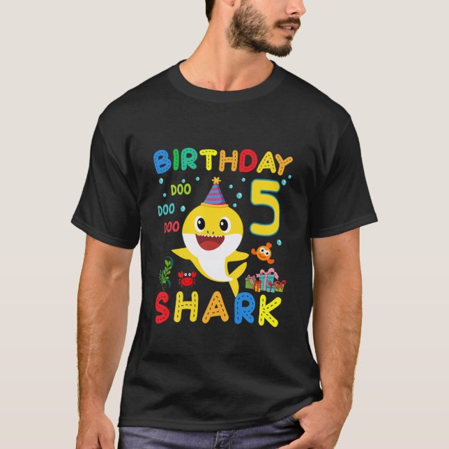 Kids Baby Shark 5:e födelsedagstjejen 5 år gammal  T Shirt (Framsida)