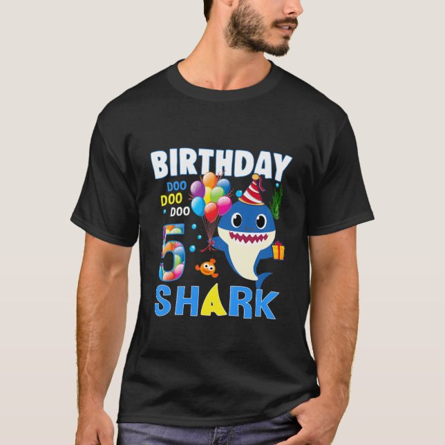 Kids Baby Shark 5:e födelsedagstjejen 5 år gammal  T Shirt (Framsida)