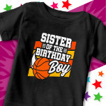 Kids Basketball Party syster av Birthday Boy T Shirt<br><div class="desc">Den här basketbollens födelsedagsfest är perfekt för födelsedagspojkens syster på födelsedagsfesten för basketboll. Underbar födelsedagsfest för barn att kärlek ska spela basketboll,  titta på basketboll eller framtida basketstjärnspelare! Med "Bister of the Birthday Boy" och en bild av basket för en pojkes födelsedagsfest.</div>