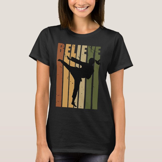 Kids Camouflage Retro Karate Motivating Believe Pr T Shirt (Framsida)