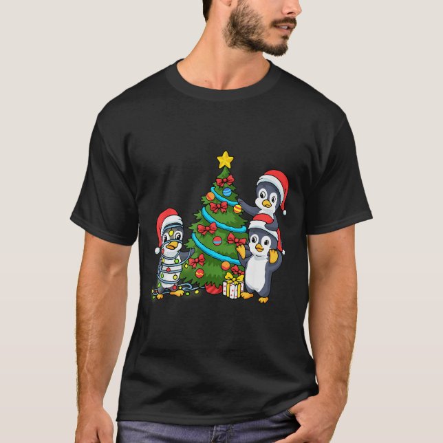 Kids Christmas Penguin Christmas Tree Lights Baubl T Shirt (Framsida)