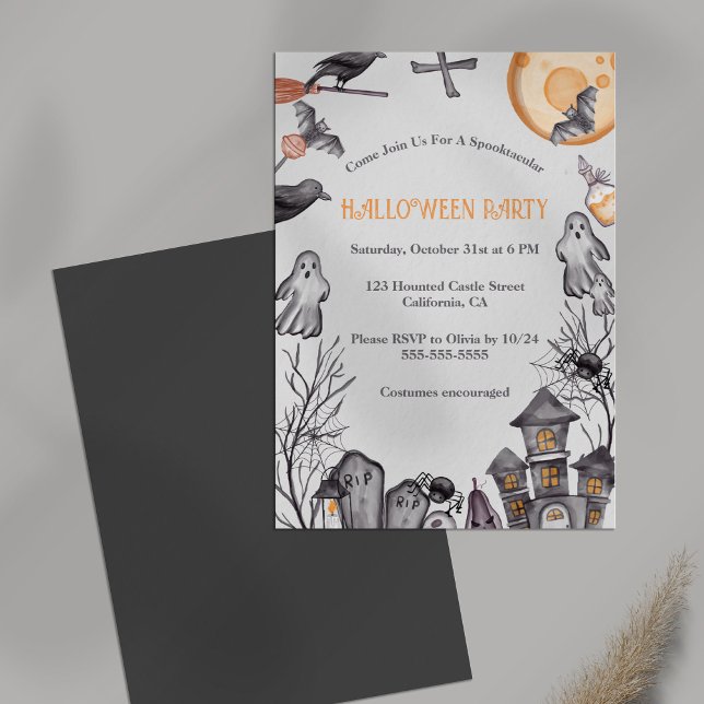 Kids Halloween Costume Party Inbjudningar (Kids Halloween Costume Party Invitation on a table.)