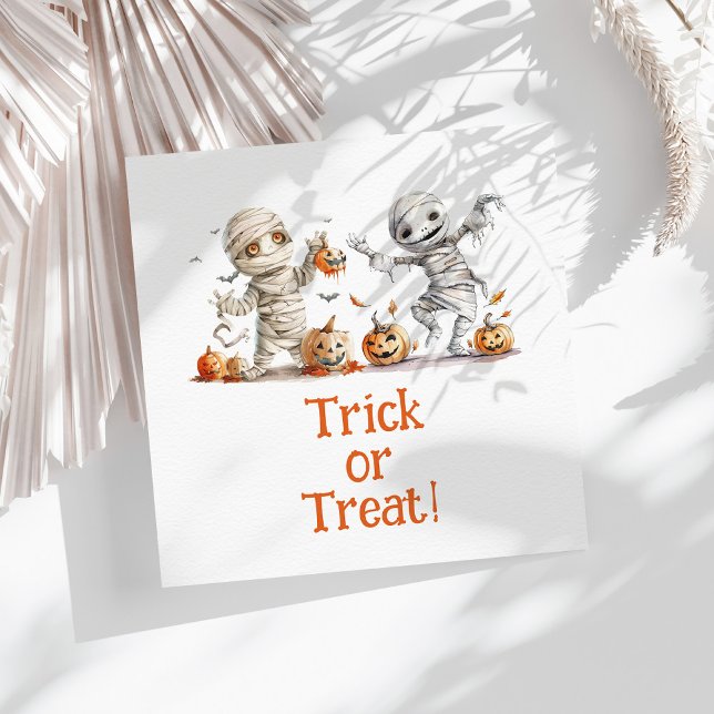 Kids' Halloween Mummy Pumpkins Party Napkins Pappersservett (Kids' Halloween Mummy Pumpkins Party Napkins on a sunny white table.)