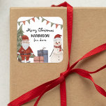 Kids jul Santa & Snögubbe Helgdag Fyrkantigt Klistermärke<br><div class="desc">Lägg till lite fräckhet till dina julklappar i barn i år med dessa söta julklappar i Santa och snögubbe! Med en klassisk vit bakgrund, en vattenfärgsbild av tomten och ett charmerande Julgran och snögubbe sprider de här klistermärkena helgdag glädje och glädje dina små. Perfekt för märkning av julklappar från tomten....</div>