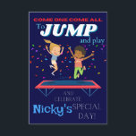 Kids Jump Trampoline Park Birthday-inbjudan Inbjudningar<br><div class="desc">Den här coolans inbjudan till partyparparken barns födelsedag är perfekten som tillägg till ett hoppat tema firande! Ställd mot en rik marin blå bakgrund (anpassade), två barn hoppar genom luft på en trampolin och texten uppmanar alla vänner att gå med party. Med anpassadets text kan du enkelt ändra födelsedagspojken eller...</div>