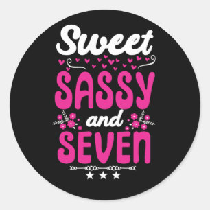 Kids Lycklig 7:e Birthday Sweet Sassy och Seven Runt Klistermärke