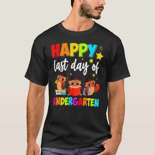 Kids Lycklig förra dagen av Kinder Garten 2022 Lär T Shirt (Framsida)