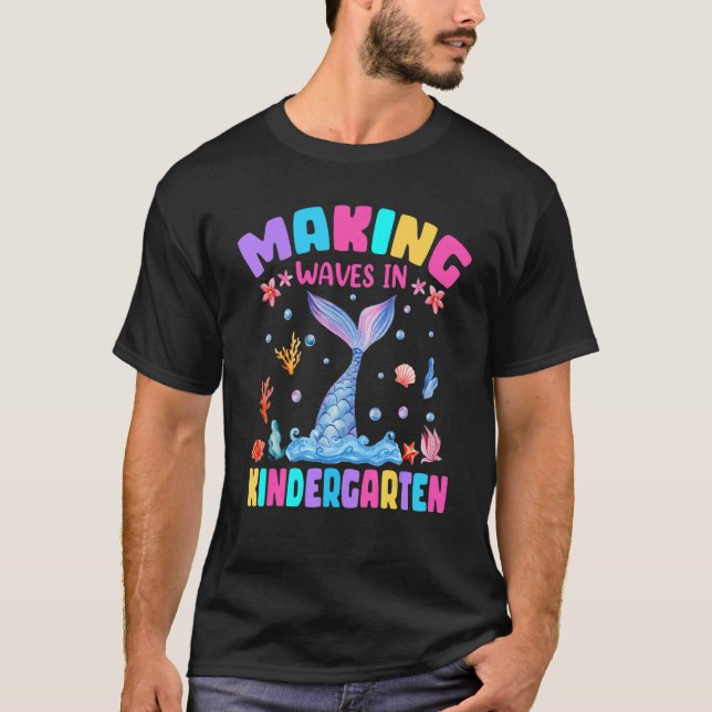 Kids Making Magical Waves In Kindergarten Mermaid  T Shirt (Framsida)