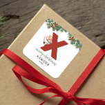 Kids Monogram jul Fyrkantigt Klistermärke<br><div class="desc">Ge är personligens charm i julklapp! Våra monogramklistermärken med tomten gömmande bakom brev X är ett unikt och tänkbart sätt att visa kärlek. Anpassa med namn,  år och hälsning. Få dina julklappar att framträda!</div>