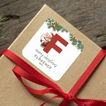 Kids Monogram jul Fyrkantigt Klistermärke<br><div class="desc">Ge är personligens charm i julklapp! Våra monogramklistermärken med tomten gömmande bakom brev F är ett unikt och tänkbart sätt att visa kärlek. Anpassa med namn,  år och hälsning. Få dina julklappar att framträda!</div>