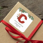 Kids Monogram jul Fyrkantigt Klistermärke<br><div class="desc">Ge är personligens charm i julklapp! Våra monogramklistermärken,  där tomten gömmer bakom brev B,  är ett unikt och tänkbart sätt att visa kärlek. Anpassa med namn,  år och hälsning. Få dina julklappar att framträda!</div>
