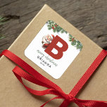 Kids Monogram jul Fyrkantigt Klistermärke<br><div class="desc">Ge är personligens charm i julklapp! Våra monogramklistermärken,  där tomten gömmer bakom brev B,  är ett unikt och tänkbart sätt att visa kärlek. Anpassa med namn,  år och hälsning. Få dina julklappar att framträda!</div>