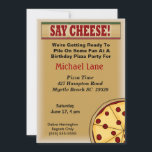 Kids Pizza Birthday-inbjudan Inbjudningar<br><div class="desc">Säg Ost med den här coolan Pizza Birthday-inbjudan med pepperoni- och ostpizzagrafik och en italiensk beröring. Anpassa med information om party.</div>