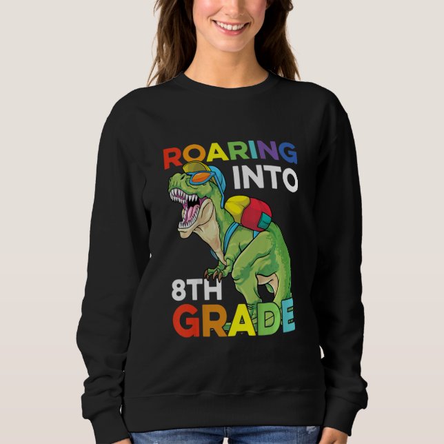Kids Roaring Into 8th Grade Back To School Dinosau T Shirt (Framsida)