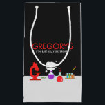 Kids Science Party<br><div class="desc">Är ditt barn kärlek vetenskap? Ett vetenskapligt tema, party, är perfekt för den lilla vetenskapsmannen i ditt liv! Gör den till en explosiv födelsedagsfest för barn med Party-gåvan från Kids Science designad av Enchantny Design Company. Den här lilla presentsäcken har en labbinställning som är komplett med sak som ditt barn...</div>