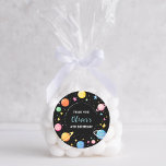 Kids Space Planets and Stars Birthday Tack Runt Klistermärke<br><div class="desc">Perfekt för ditt barns födelsedag. De här Kids Space Planets och Stars Birthday Tack Classic Round Stickers lägger till en roligt vid party favors. Fira rymden med färgstarka planetskonstruktioner och dubbla stjärnor, skapar det vara enkelt att visa uppskattning för dina gäster. De här klistermärken som är idealiska för de tematiska...</div>