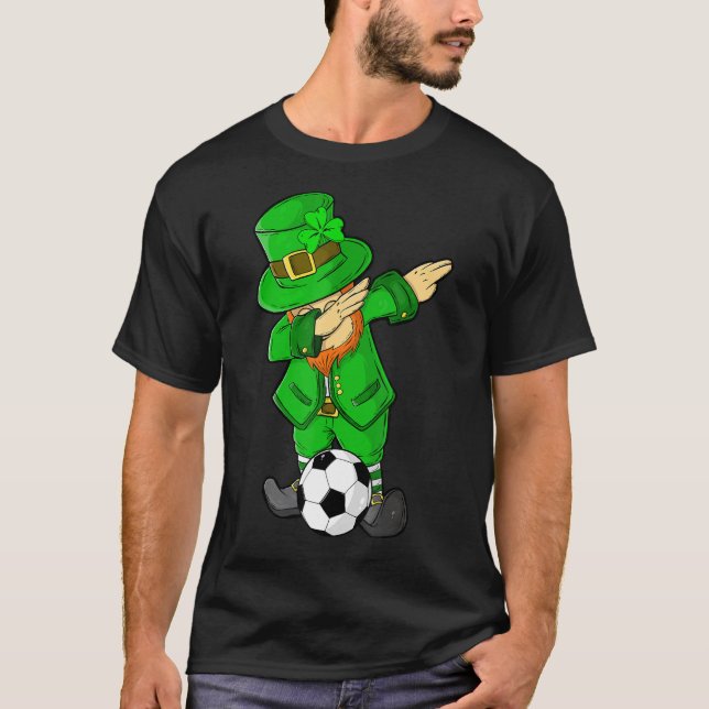 Kids St patricks day Dabbing Leprechaun Soccer T Shirt (Framsida)