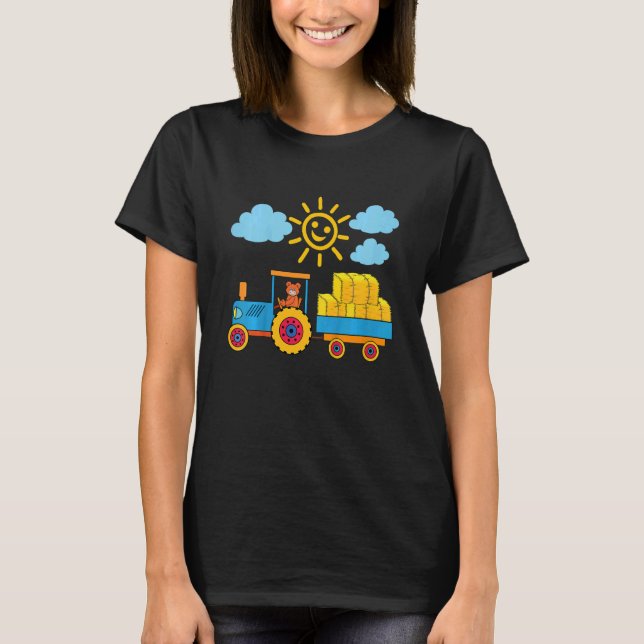 Kids Teddybear pulling a trailer with bales of hay T Shirt (Framsida)
