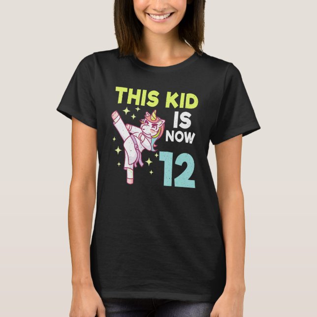 Kids Unicorn Karate Birth 12 Karate T Shirt (Framsida)