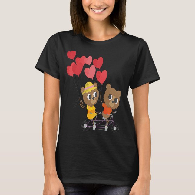 Kids Valentines Day teddy bears on a bicycle T Shirt (Framsida)