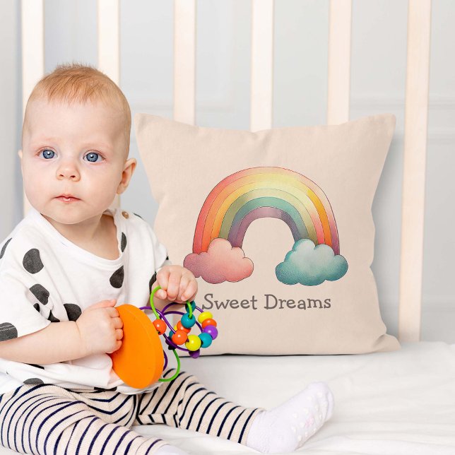 Kids Whimsical Pastel Rainbow in Clouds Kudde (Skapare uppladdad)
