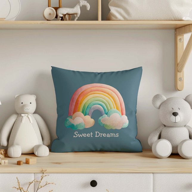 Kids Whimsical Pastel Rainbow in Clouds Kudde (Skapare uppladdad)