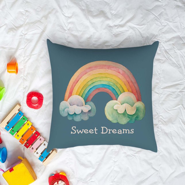 Kids Whimsical Pastel Rainbow in Clouds Kudde (Skapare uppladdad)