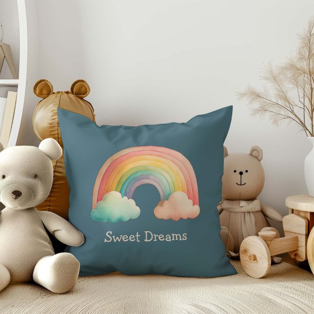 Kids Whimsical Pastel Rainbow in Clouds Kudde (Skapare uppladdad)