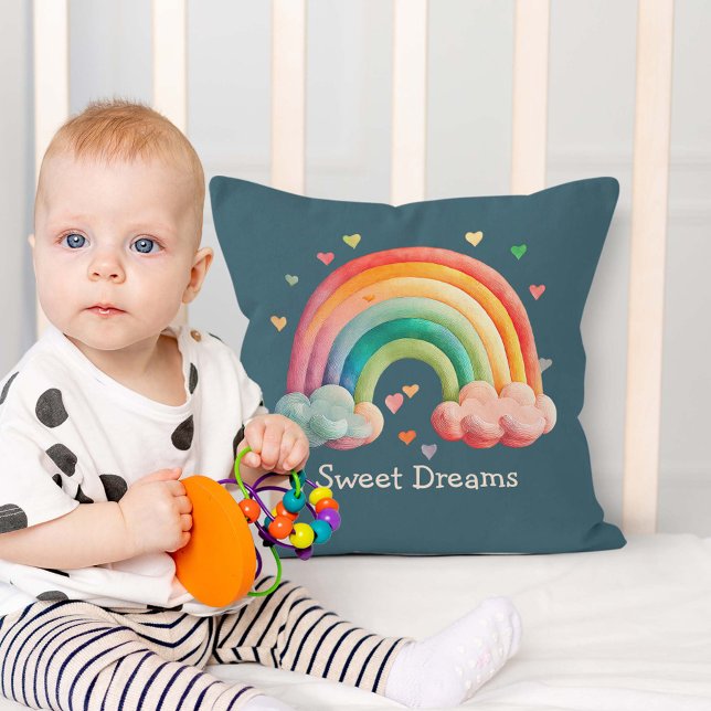 Kids Whimsical Pastel Rainbow in Clouds Kudde (Skapare uppladdad)