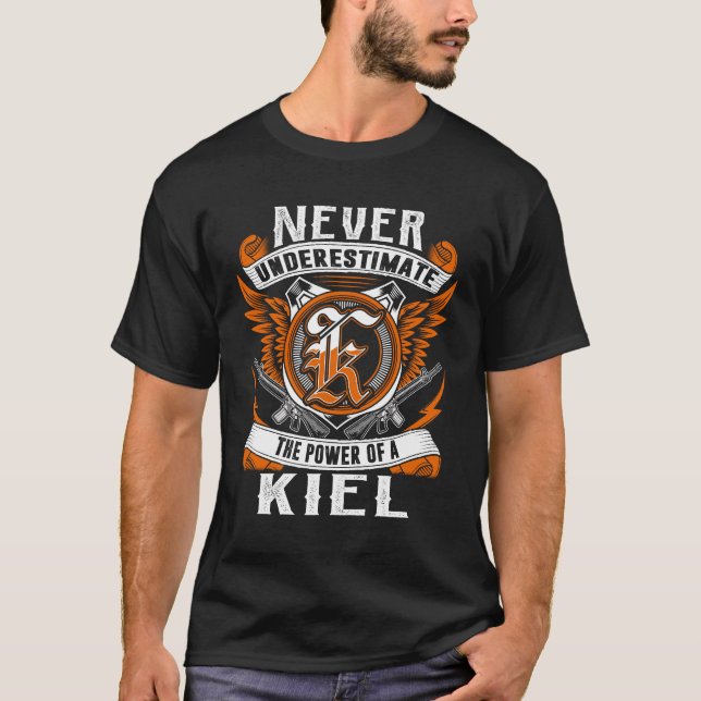 KIEL - Underskatta aldrig Personlig T Shirt (Framsida)