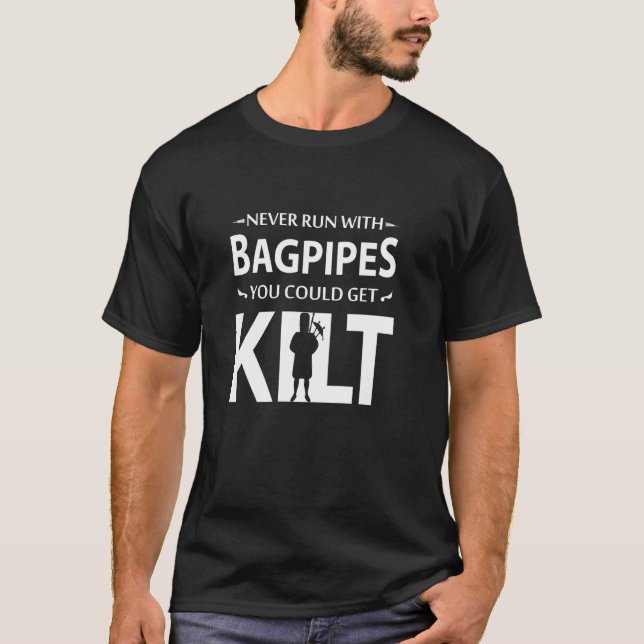 Kilt aldrig Springa med väskor kan man få kilt T Shirt (Framsida)
