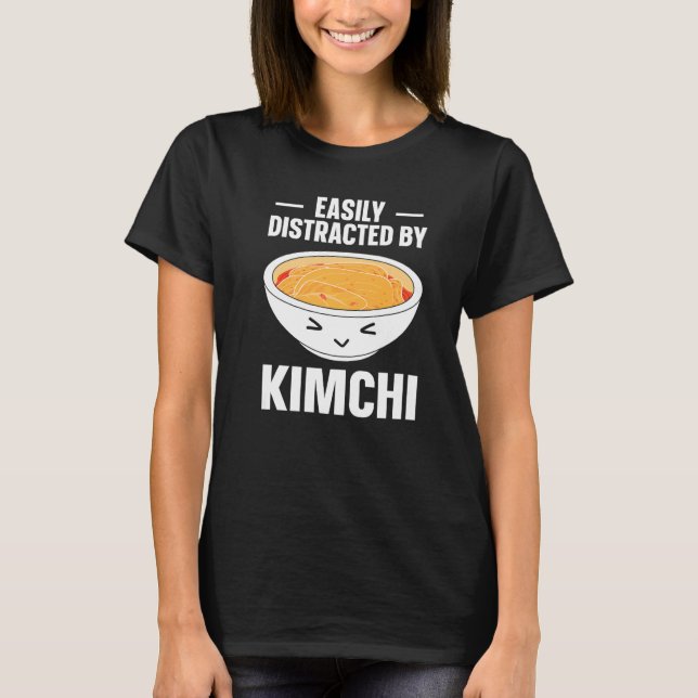 Kimchi Korean Food Easily Distracted By Kimchi T Shirt (Framsida)