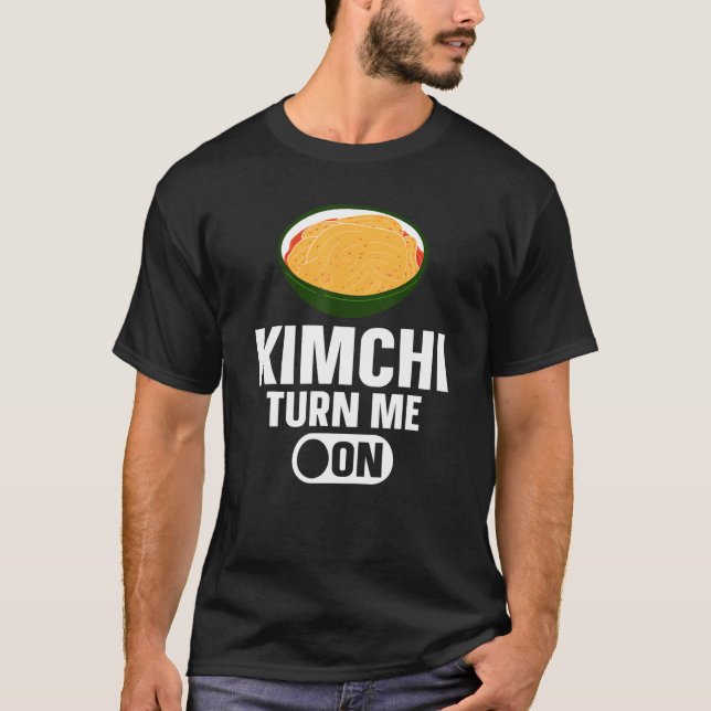 Kimchi Turn Me On Korean Food T Shirt (Framsida)