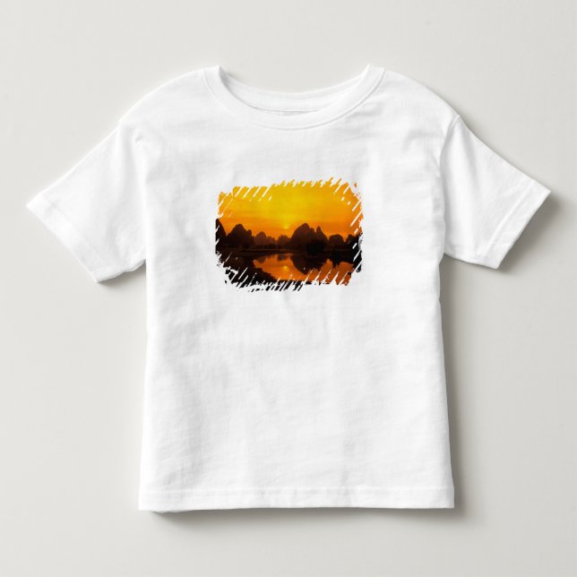 Kina. Färgglatt Kina. Vacker Li-floden. T-shirt (Framsida)