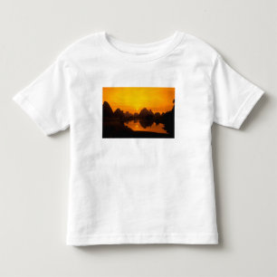 Kina. Färgglatt Kina. Vacker Li-floden. T Shirt