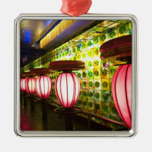 Kina, Shanghai. Bar i Xin Tian Di bar Julgransprydnad Metall