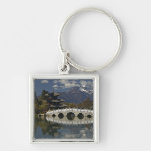 KINA, Yunnan-provinsen, Lijiang. Lijiang Gammel Fyrkantig Silverfärgad Nyckelring