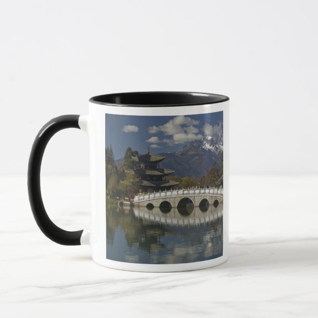 KINA, Yunnan-provinsen, Lijiang. Lijiang Gammel Mugg (Vänster)