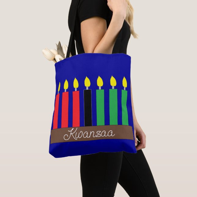 Kinara för Kwanzaa: Mörk blått Tygkasse (Närbild)